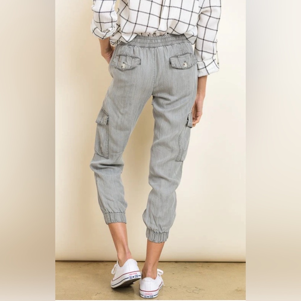 Dress Forum Women's Grey Cropped Cargo Drawstring Jogger Pants Size L - Picture 7 of 7